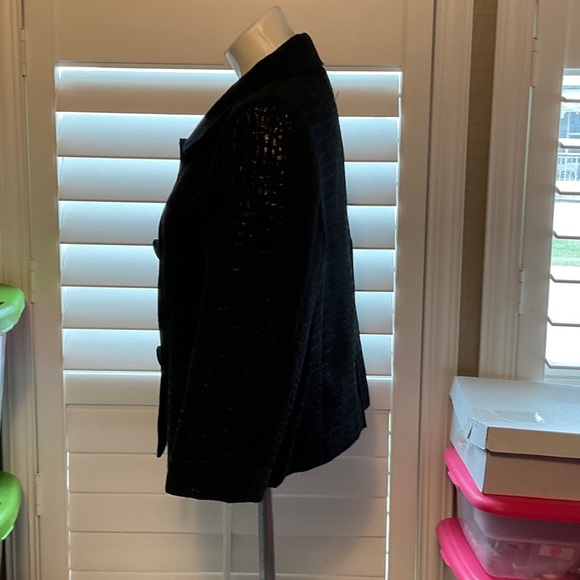 Chic Black Textured Women's Blazer - Picture 7 of 9